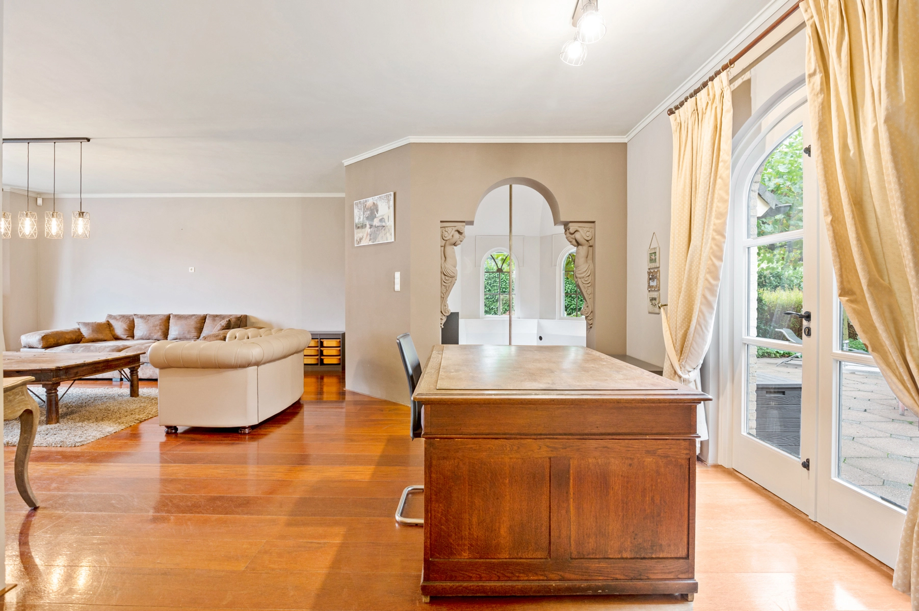 1e2ad19da5a64ceaa9bbedce38cd6c40 photo