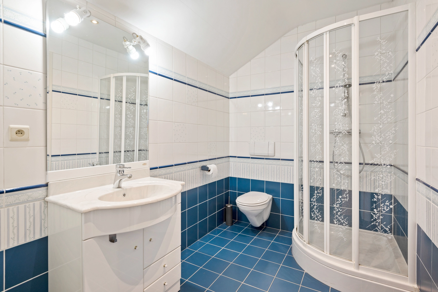 22e17d00f95f4dc1bd8565d98eb464ef photo