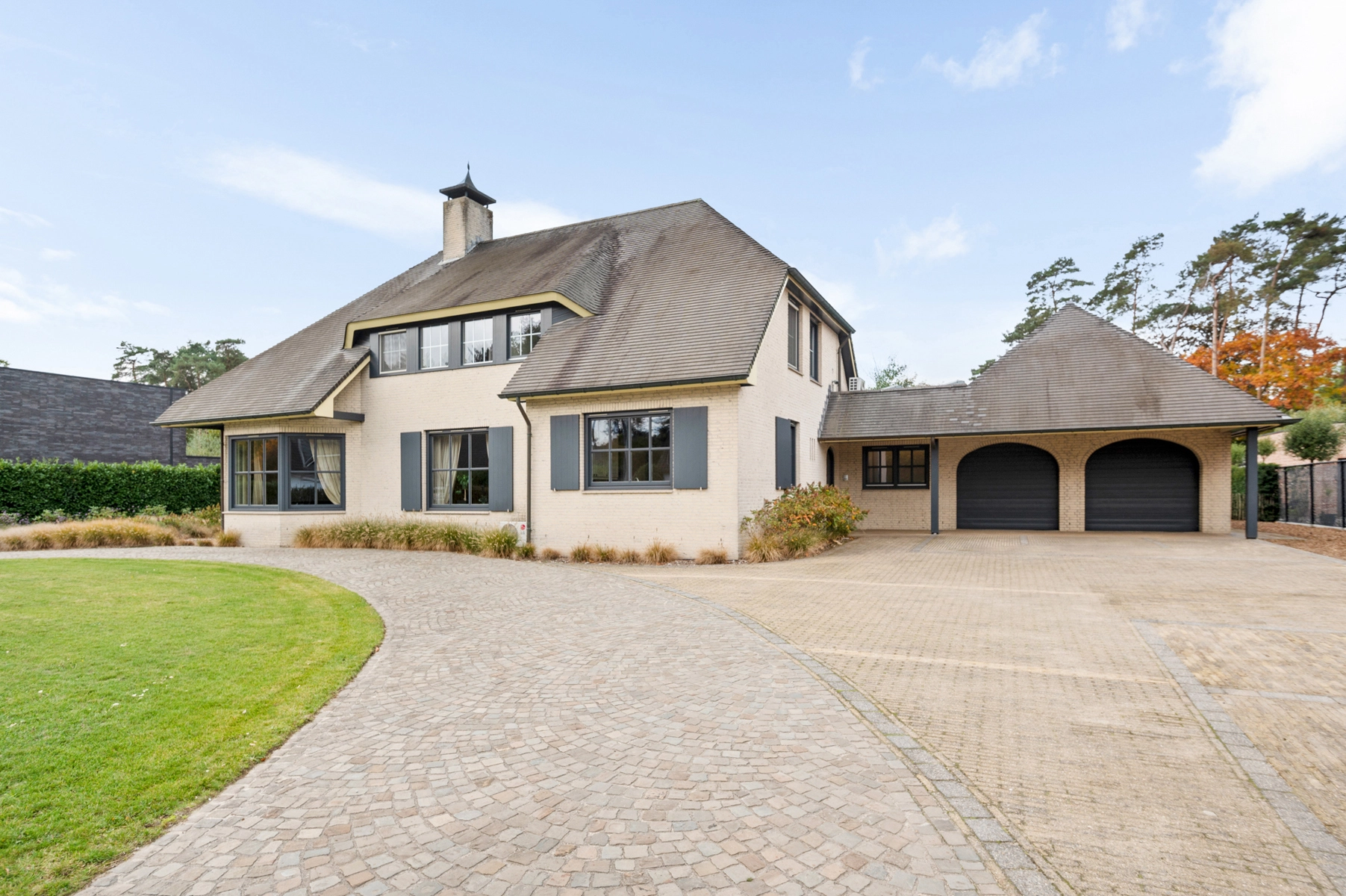 23e5b2a9b660492fb698ff2baf76b1ae photo