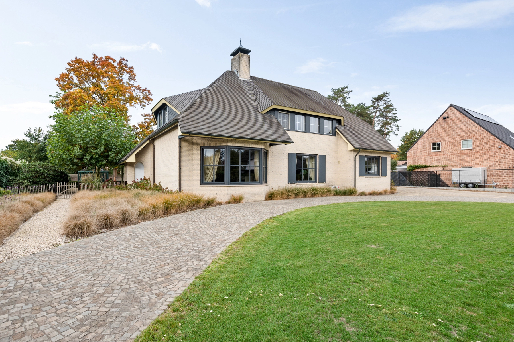 2a052977482946fda0996f1f6fa4b8c3 photo