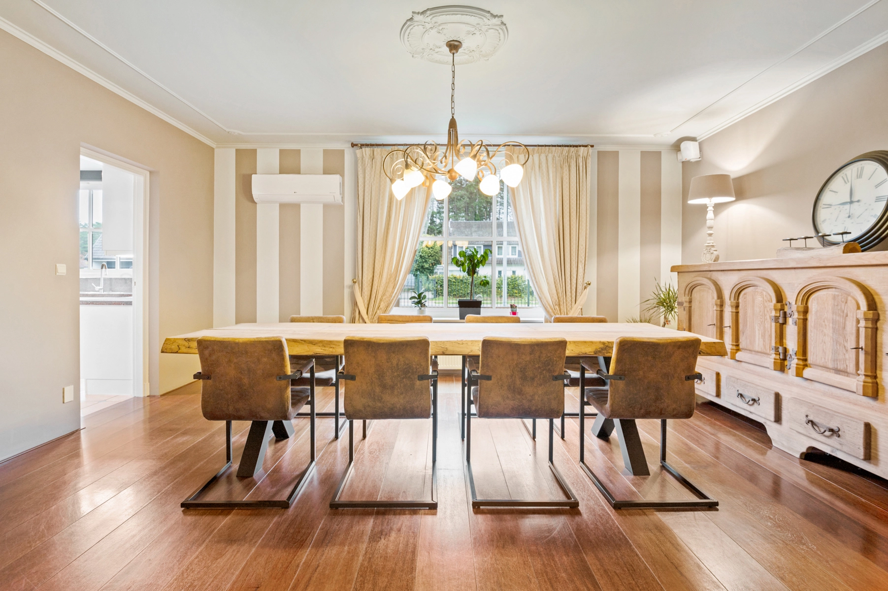 4a712448be2241ef8bdcb8de6aca9393 photo