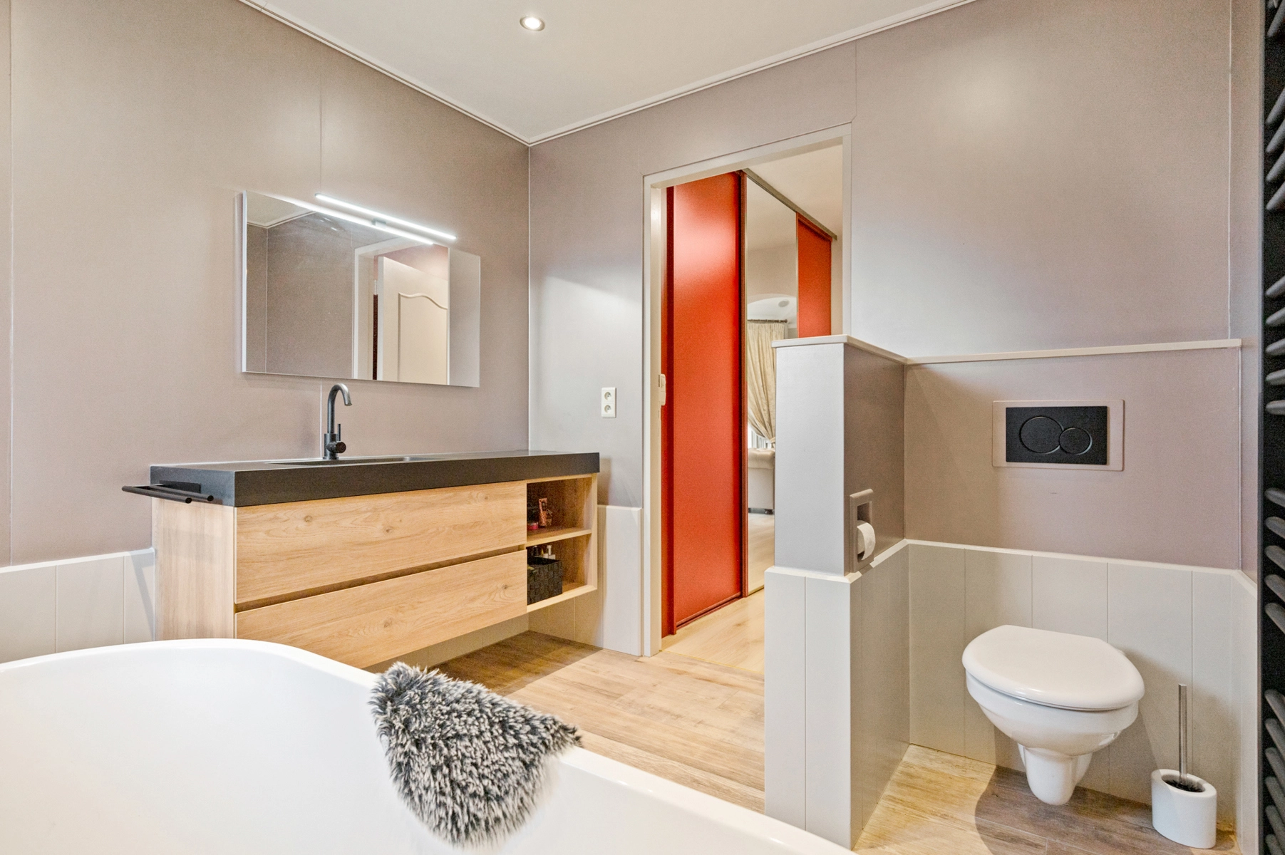 5c7d045eb346493cbf577aff1e3adf00 photo