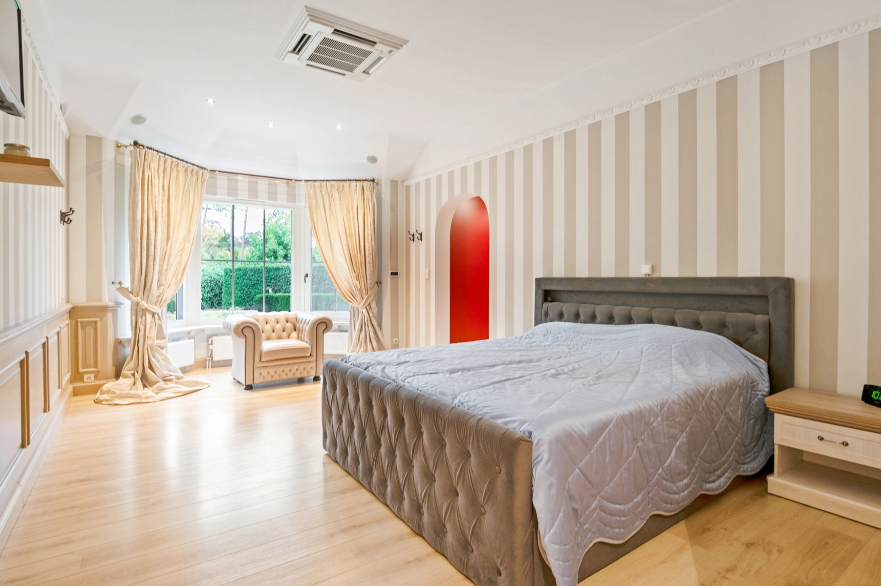 7cd3e31a51a34486bfcbca8cf0fa963f photo