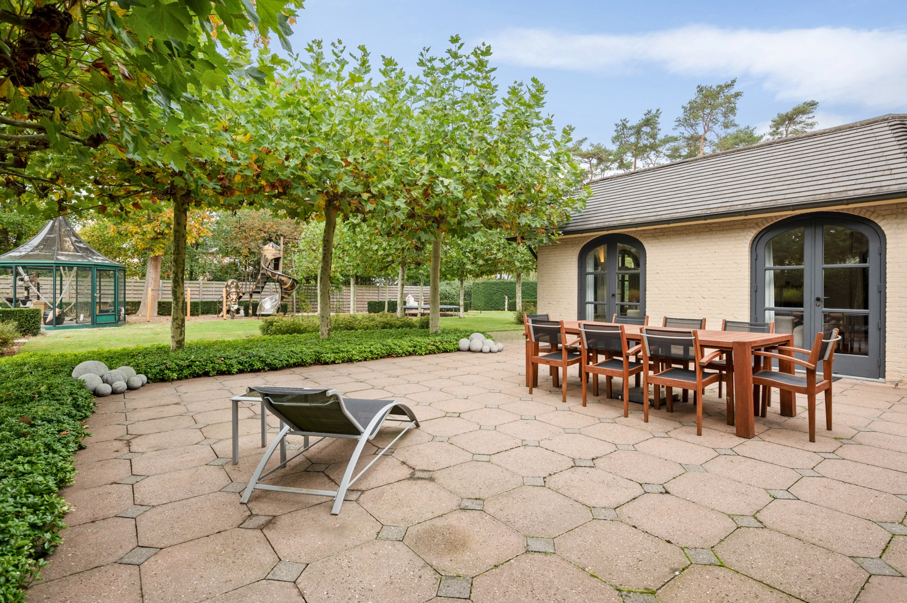 95075c5423c848a495a3666945294e02 photo