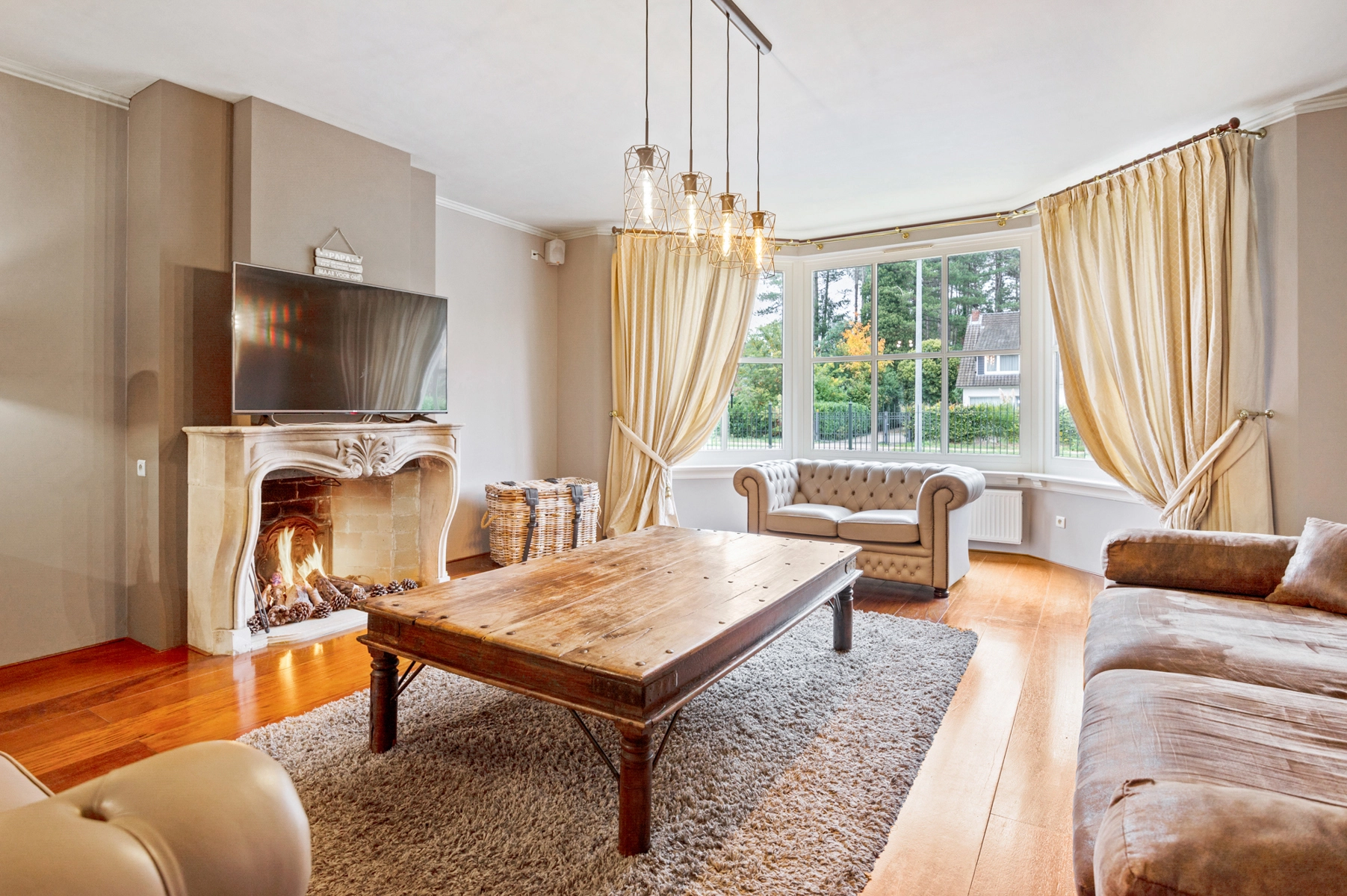 e34a2faba80b4d3285710ffedaf887ba photo