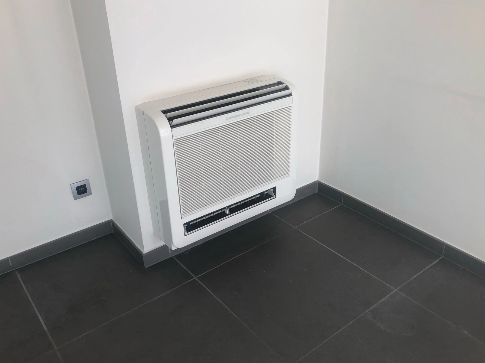 7da56e4ca9af488a81ee25b31efdda90 photo