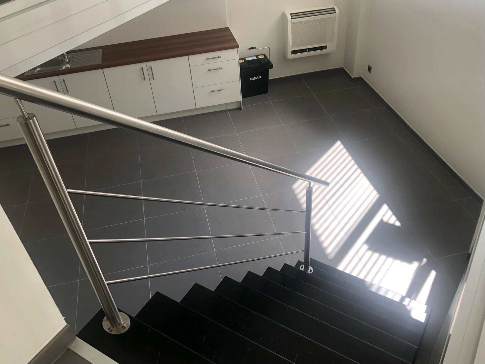 84b9fe39d81943a79d9958fd6e3259f7 photo