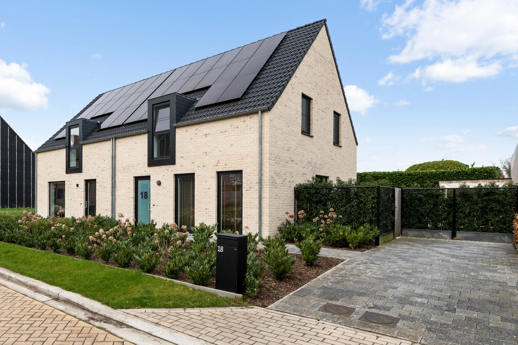 41772fb5e0ad4c84995e500b2587a6bb photo