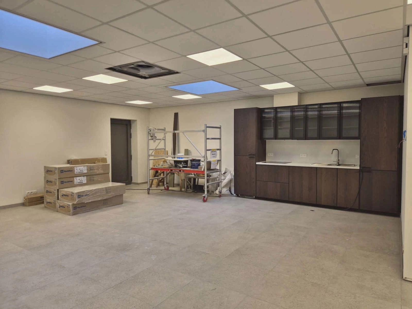 dbdebce7f1ff40cd99d4fa12d0cb4b0b photo