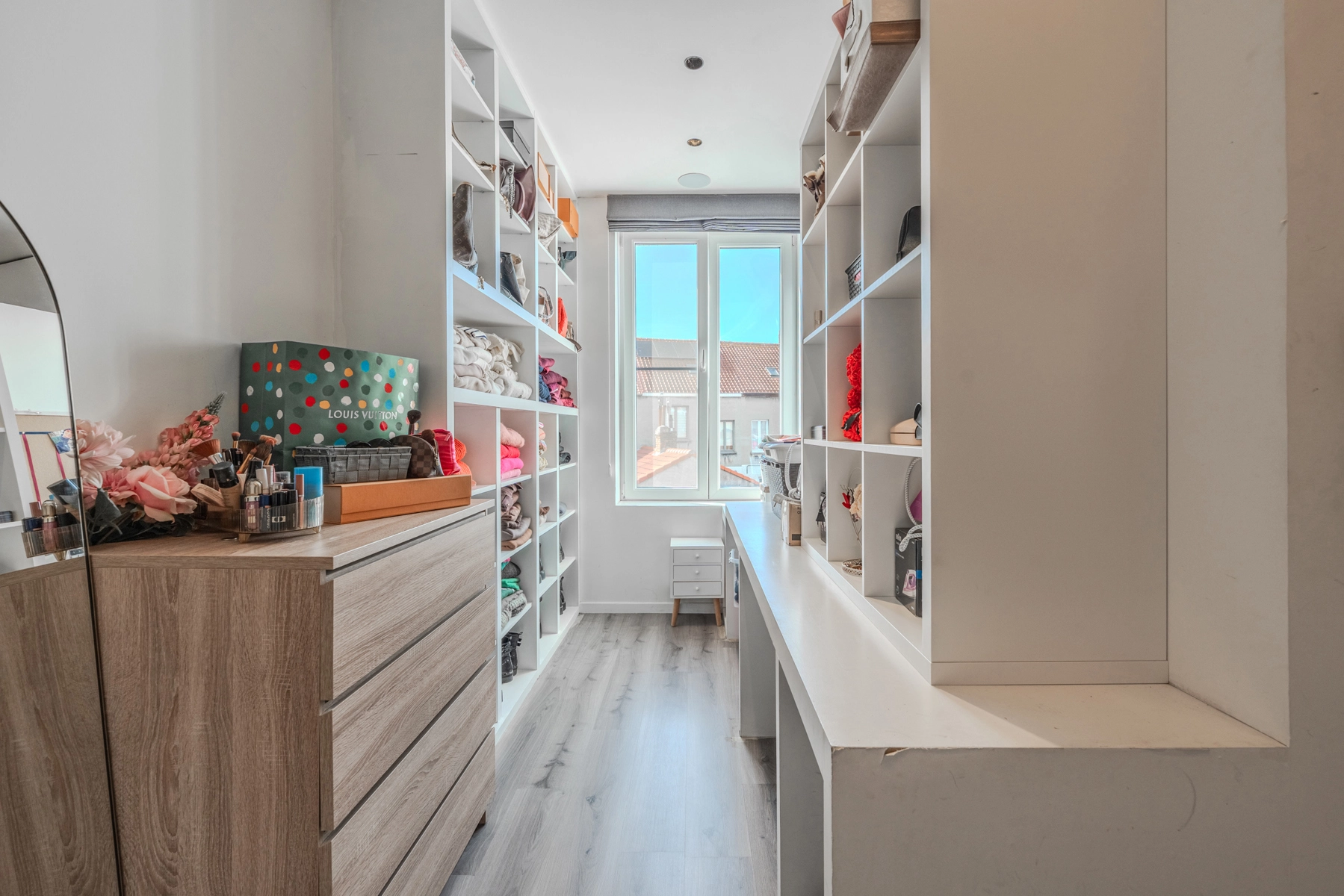 31b1c7f4484f4544810203befdc01002 photo