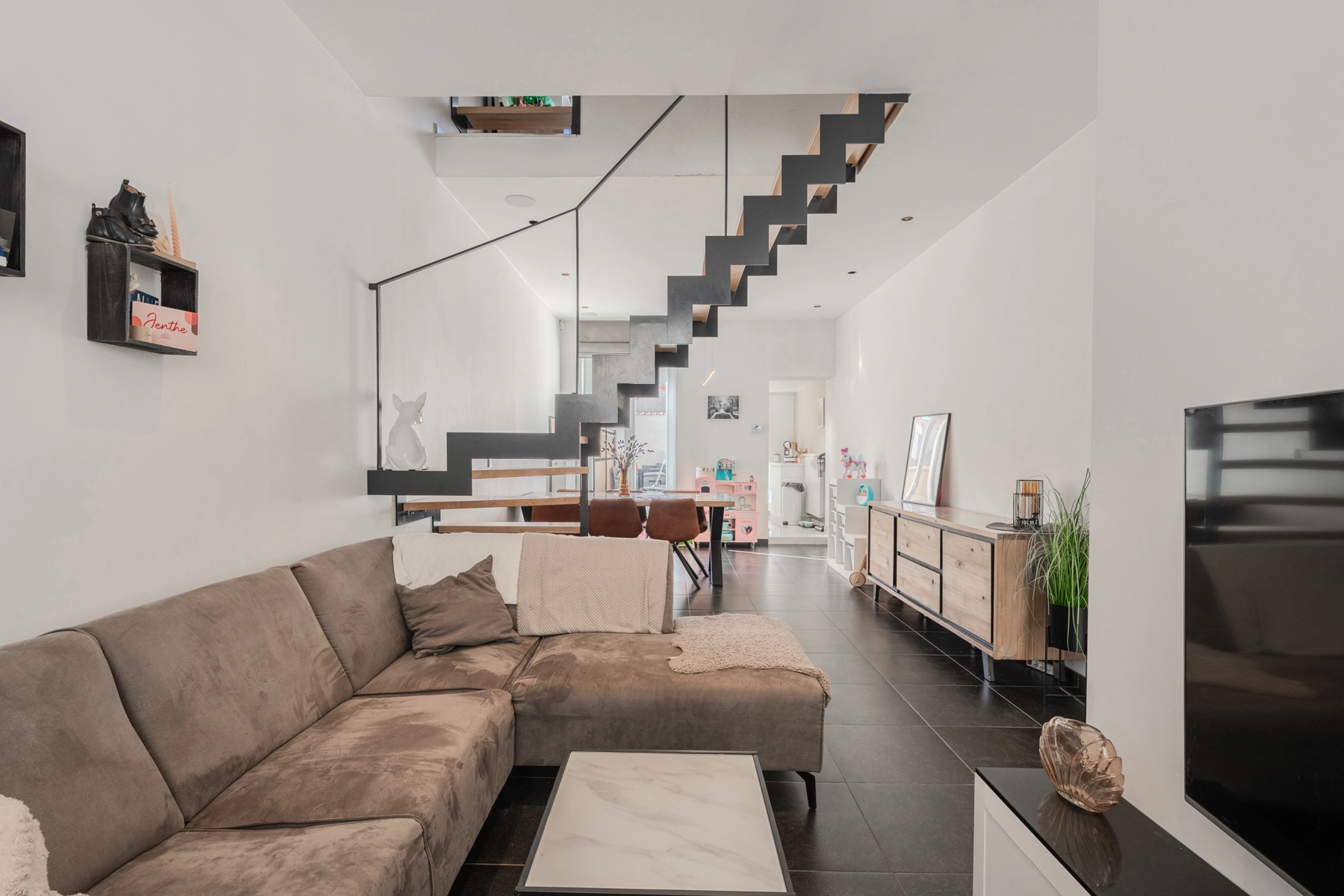 4c23af7fa2d740e1bfbaeedf62acb9f4 photo