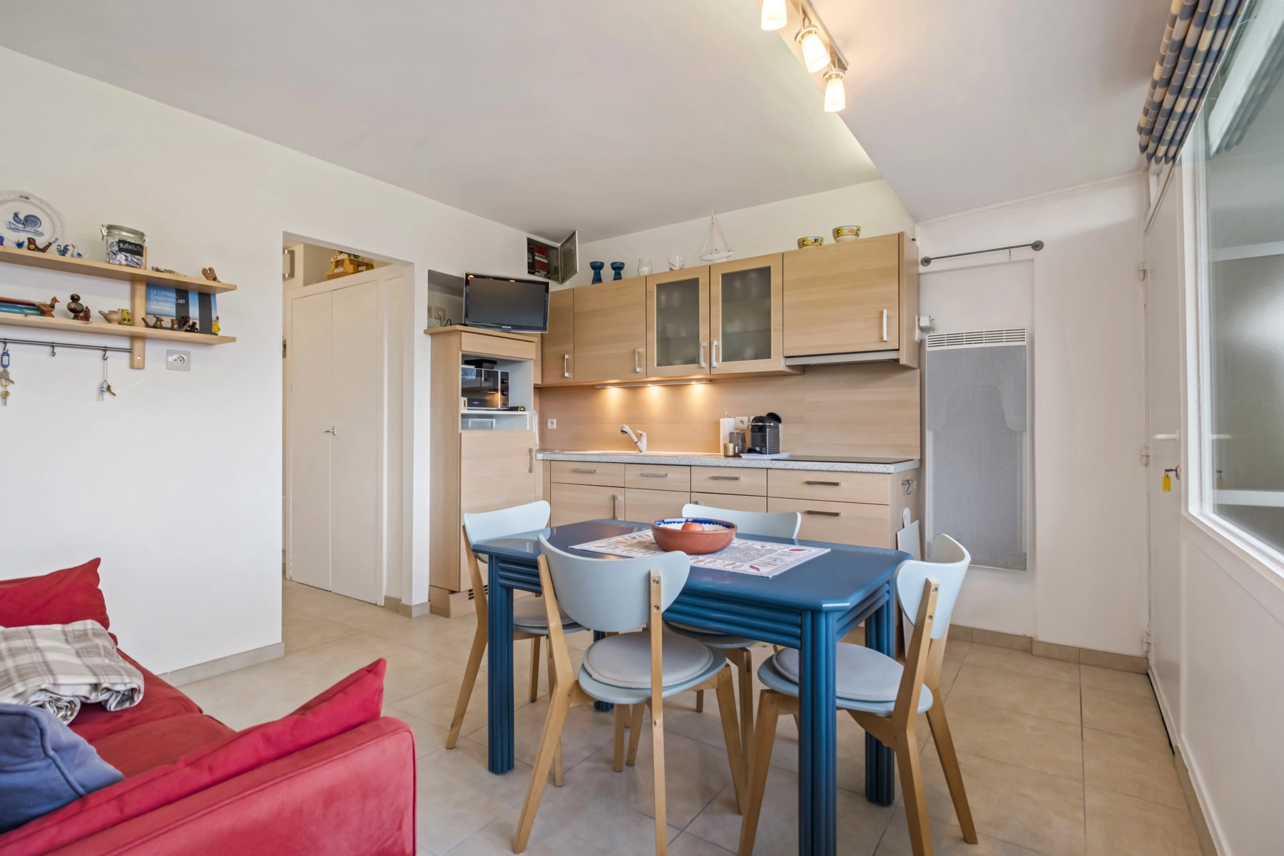 566aec183cd44aa09176ad17d8f9a8c2 photo