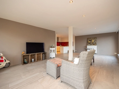 9e55d14d20ad44358c297ac452cb037f thumbnail