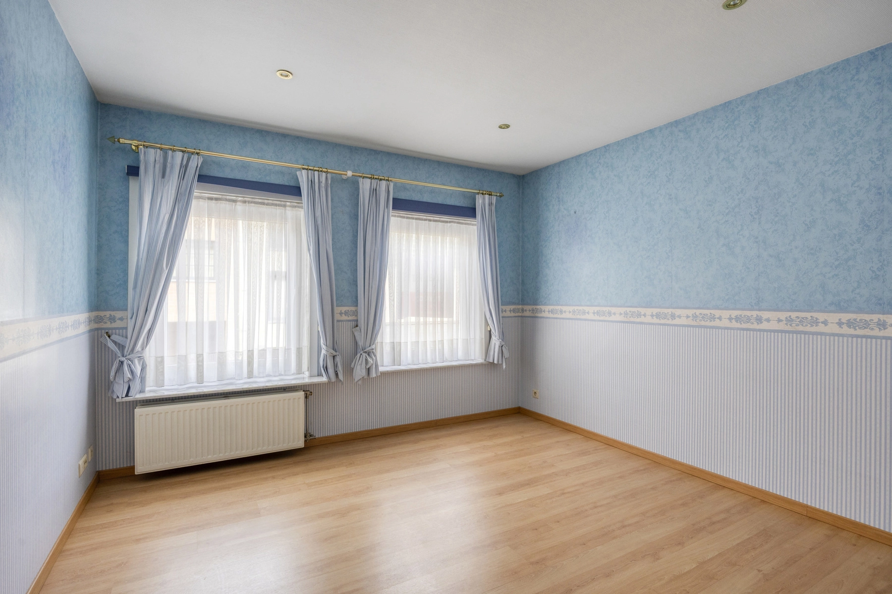 933ee351eff142e18d689d2ac1f2f1cd photo