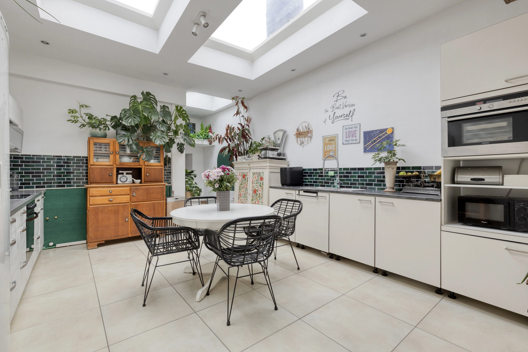 1e8cd88cb77c4c08b2b576bc46801181 photo