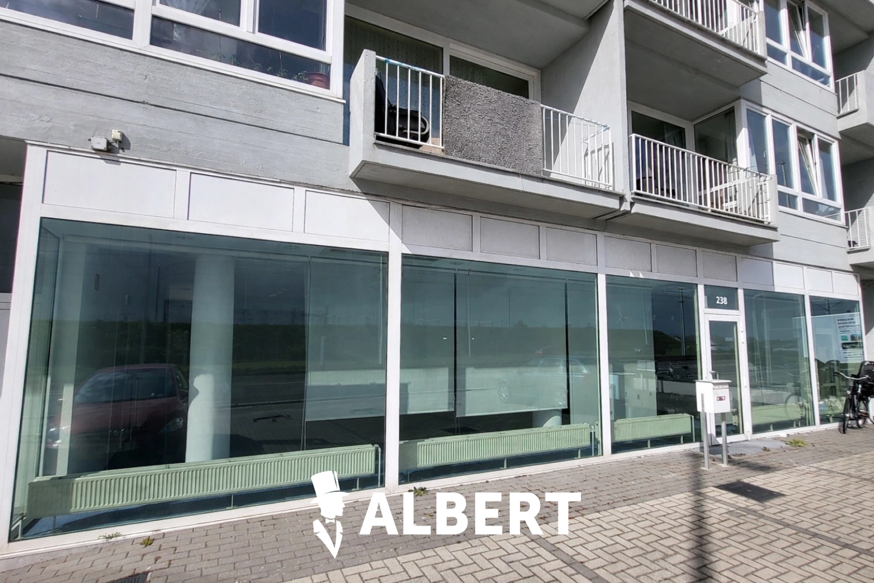 b9357e5bf53348e180a916be2762294f photo