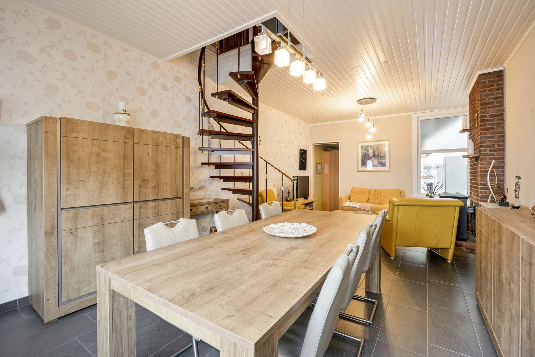 e4b0f12c77934aa5af2de0c5b091fc8b photo