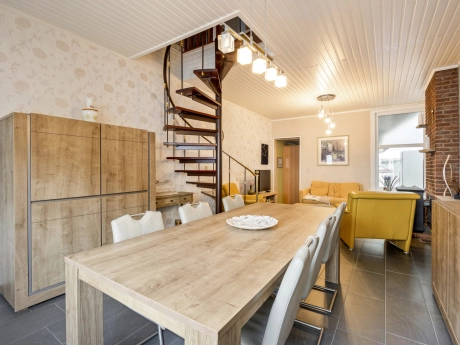 e4b0f12c77934aa5af2de0c5b091fc8b thumbnail