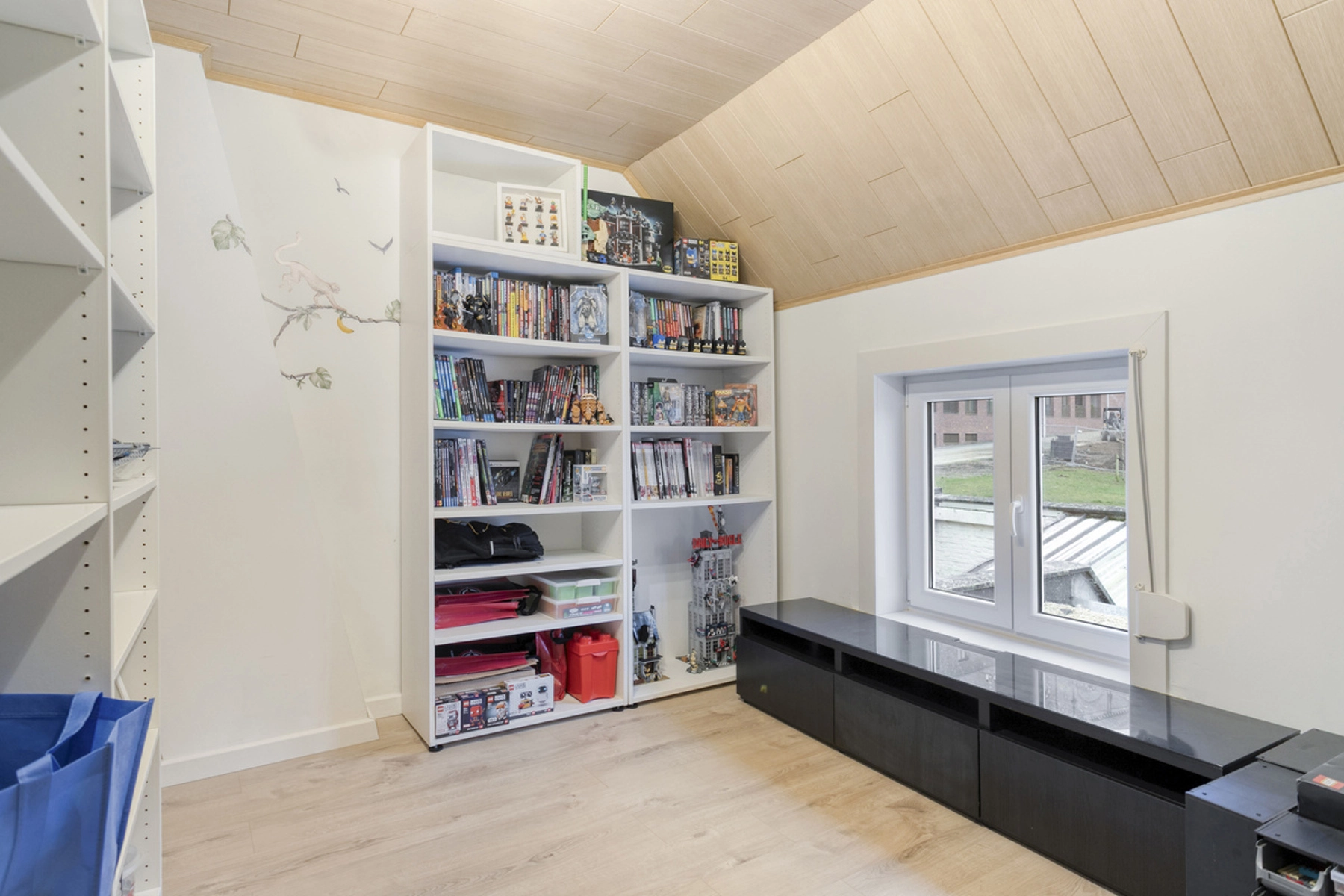 57baf3ec6e244d2ca8210f90b94803b2 photo