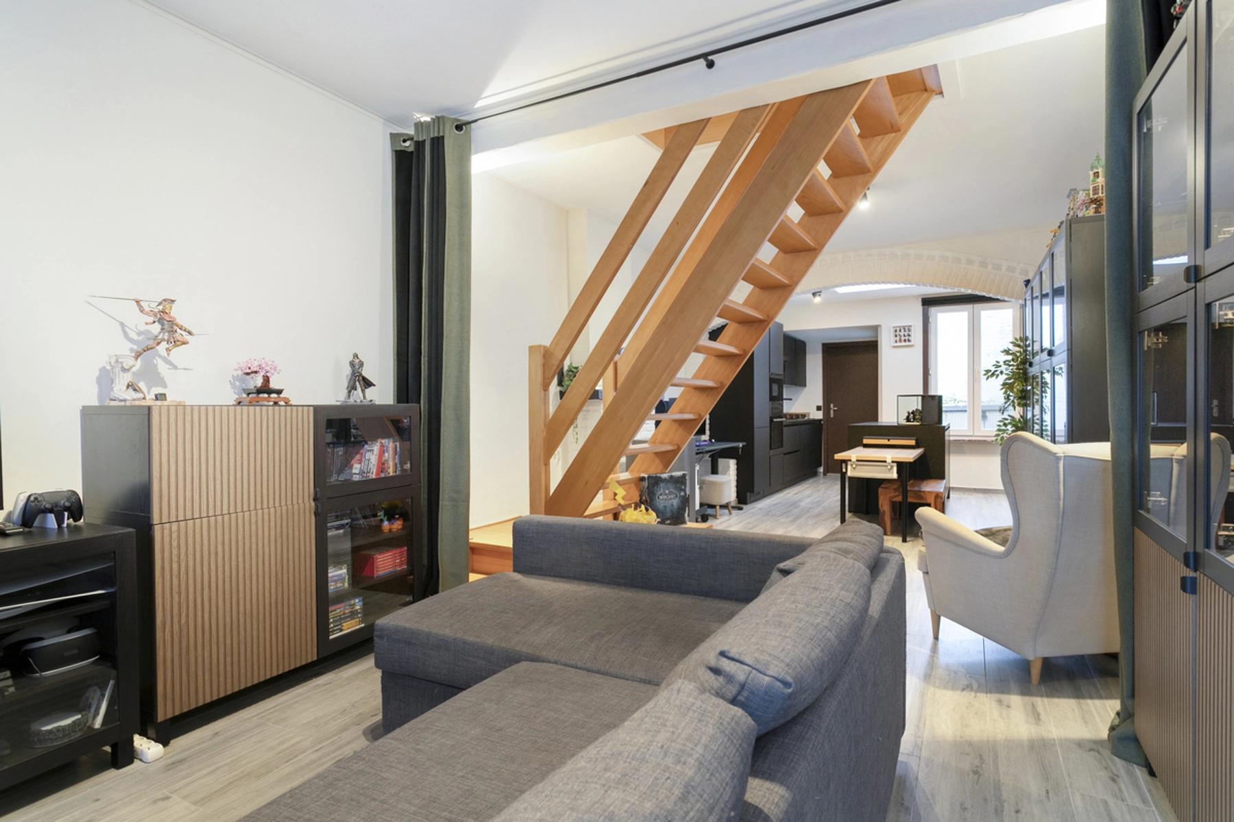 85c74a39d0c44c11a6db9cf6de66b556 photo