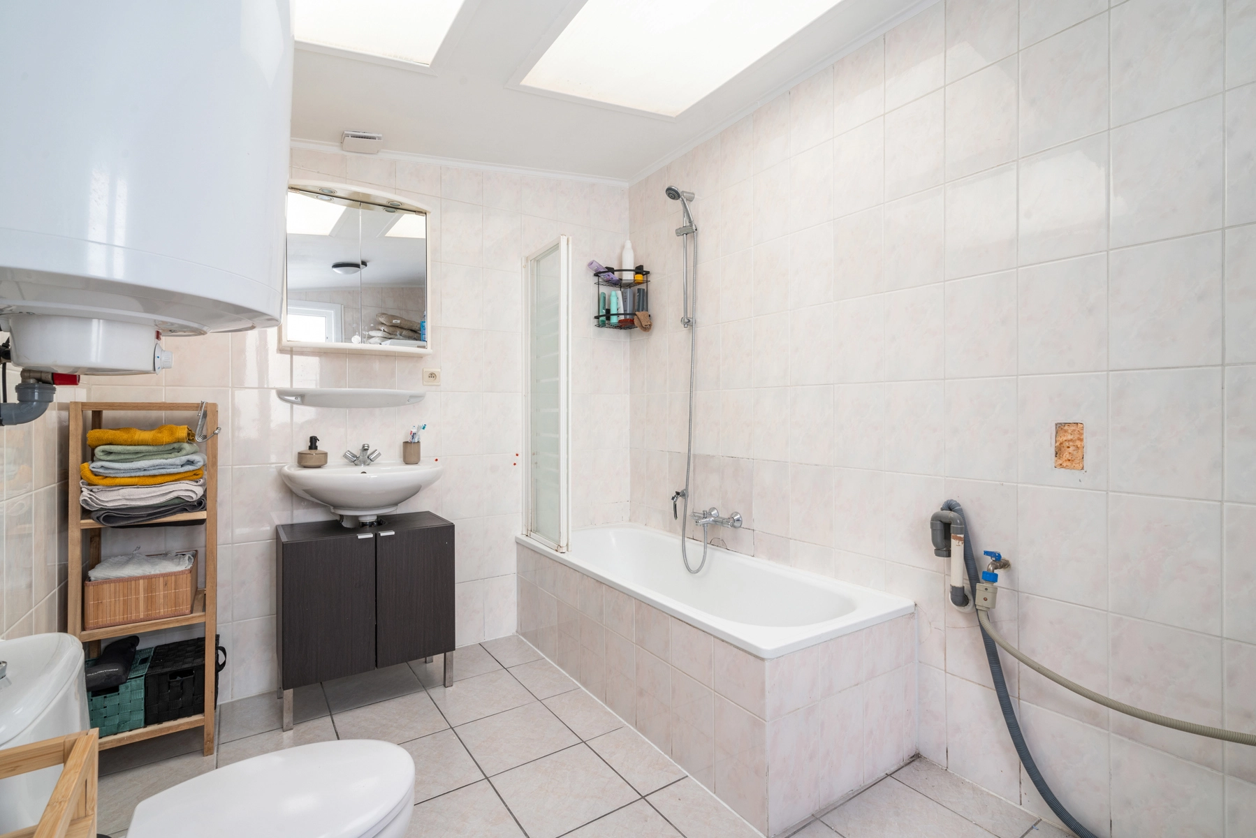 8e810c2968ed42a8b018eccfbd666eab photo