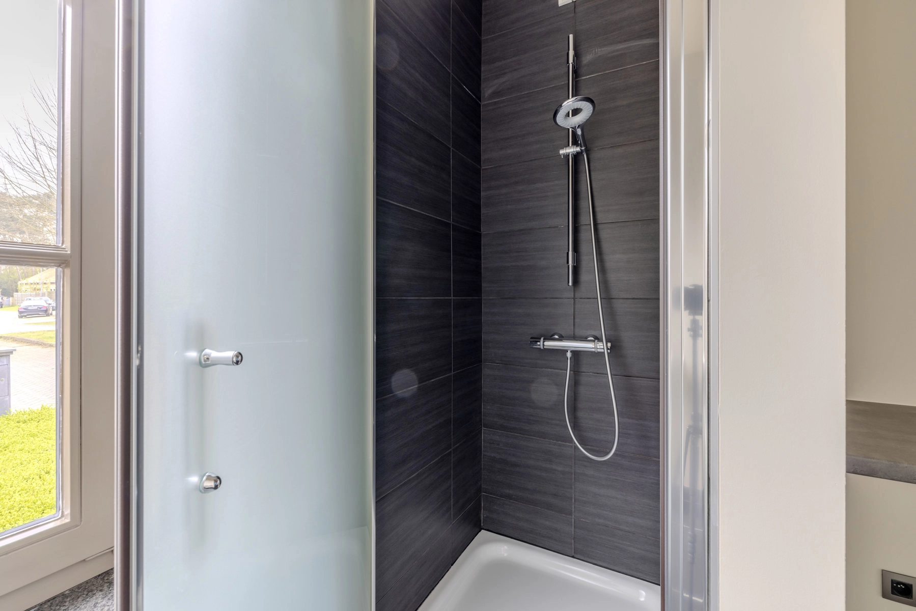 30fdbb2d47ff466eaffae13965395512 photo