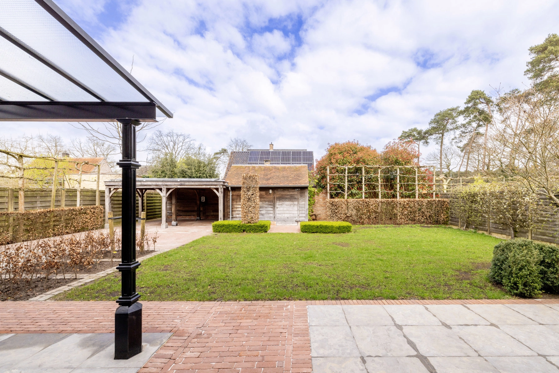 50b168e9524c4d2f9ac728155998bc0a photo