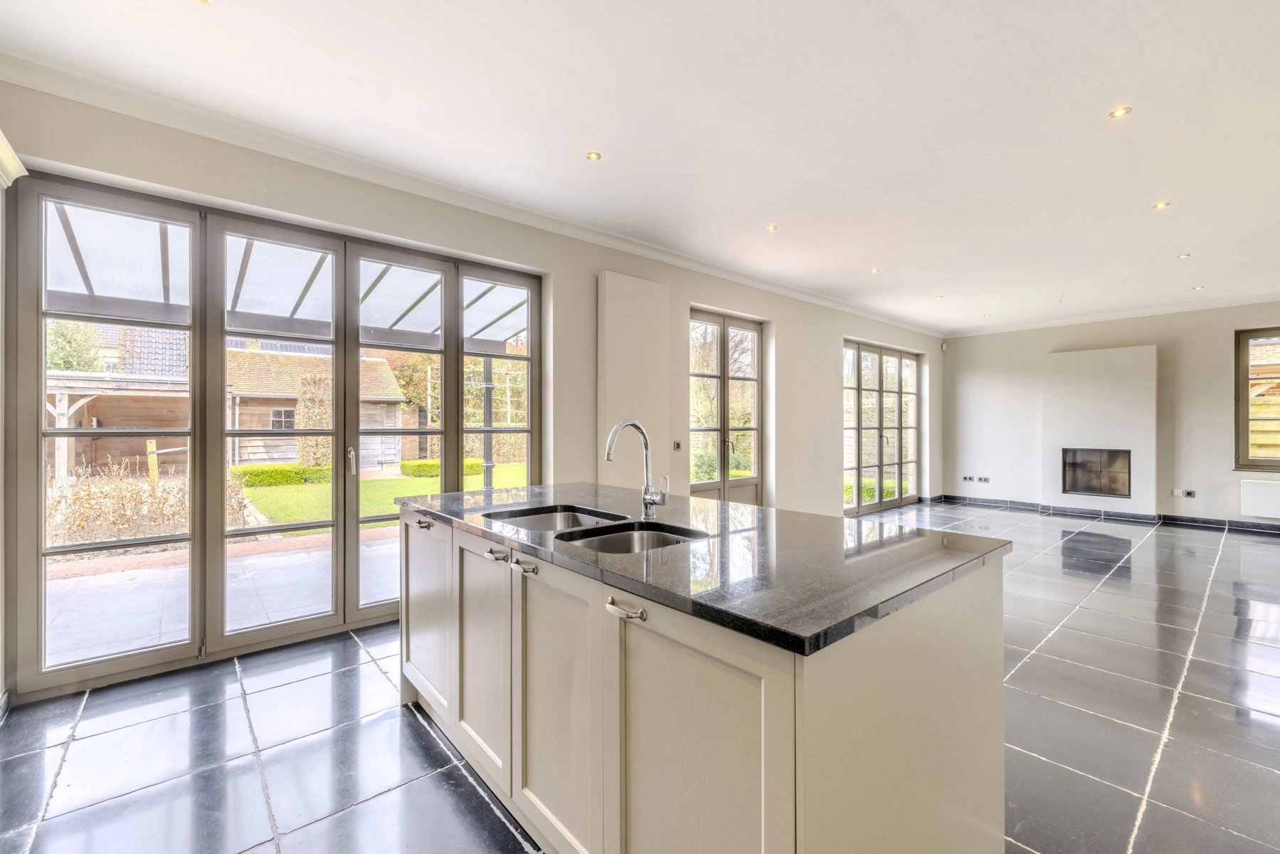 7055bd2f58984fa8bab274c48546f5e7 photo