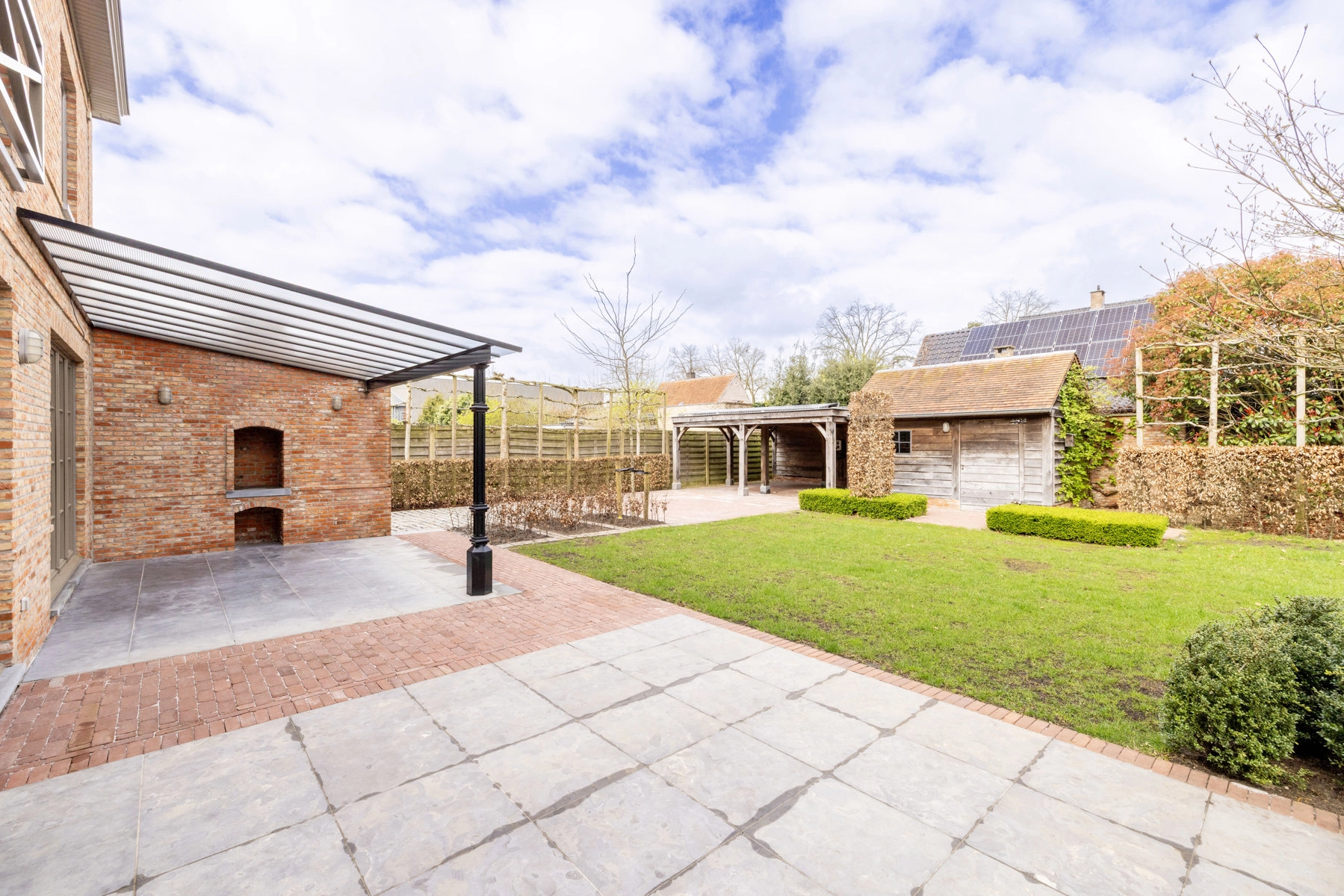 c298f24399084a669cf5712cffa17a5b photo