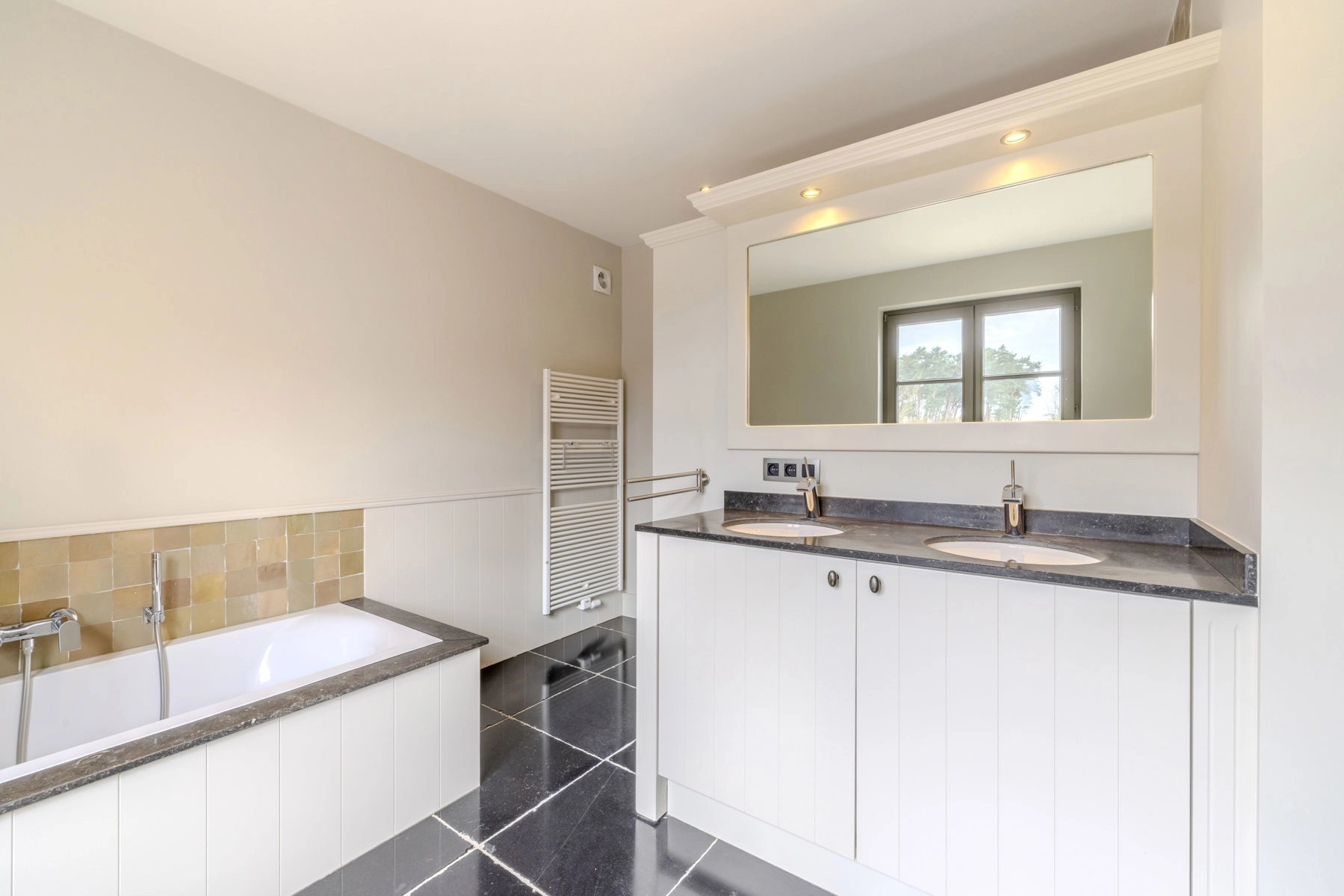 d2d0c1da4cf244fd946e97b7a8811118 photo