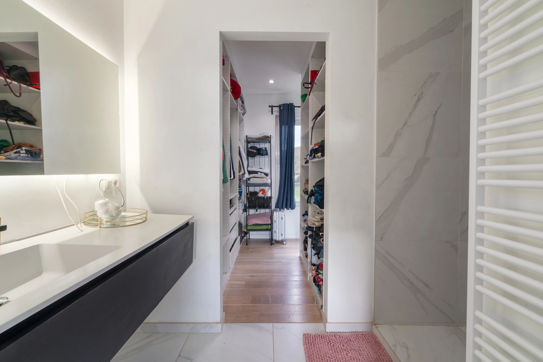 3daf11d28750455d897839fa2460adbb photo