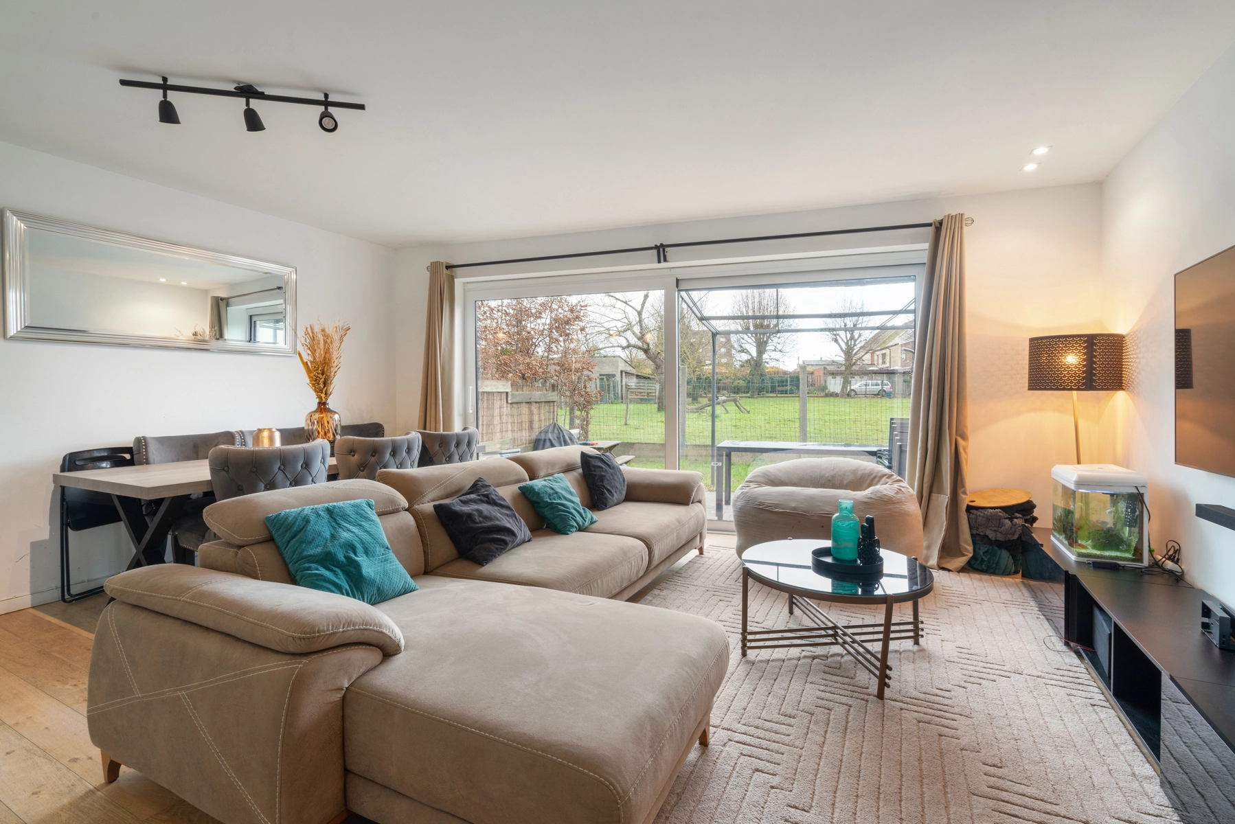 e456eb5e030741cc9cc1a5636e27cd3d photo