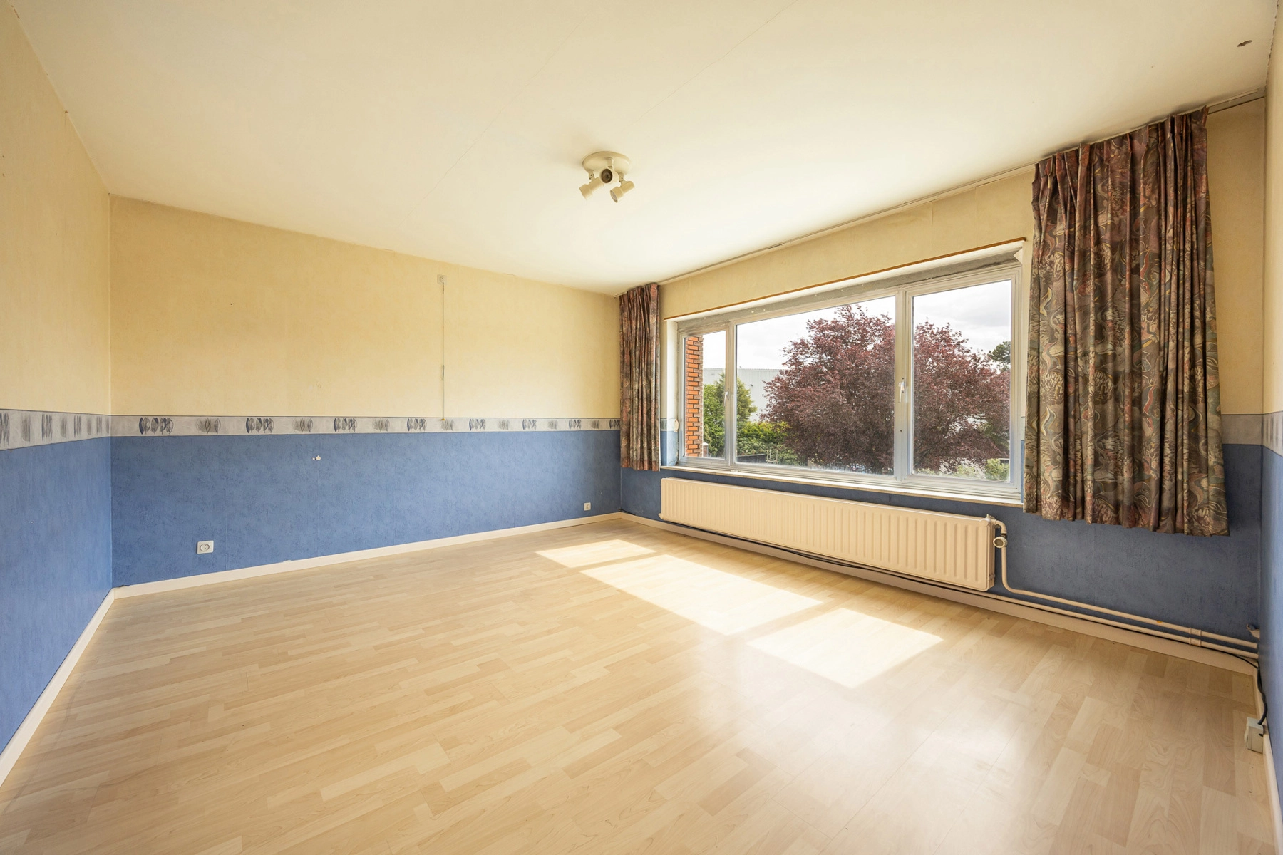 4c991e846b0f4fa9b85cb05249bcc8d4 photo