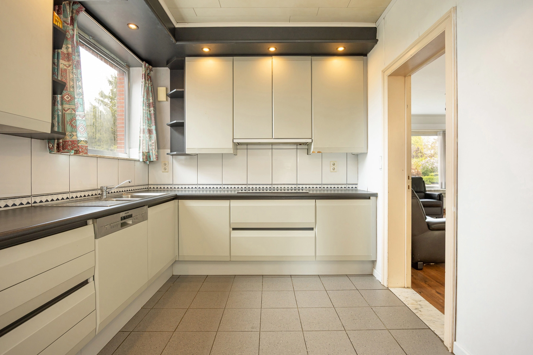 4eebfdf8ba764df19ac9c5e94e33e830 photo