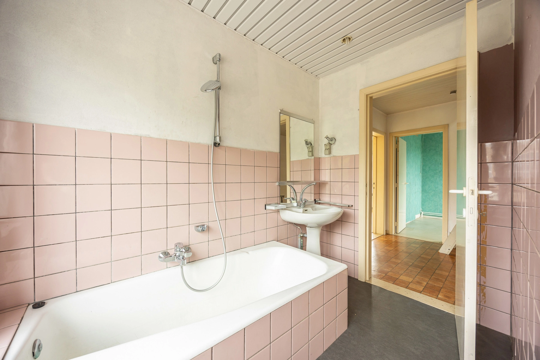 8c4c70ba75554eaf90fa7e95fe40dfe8 photo