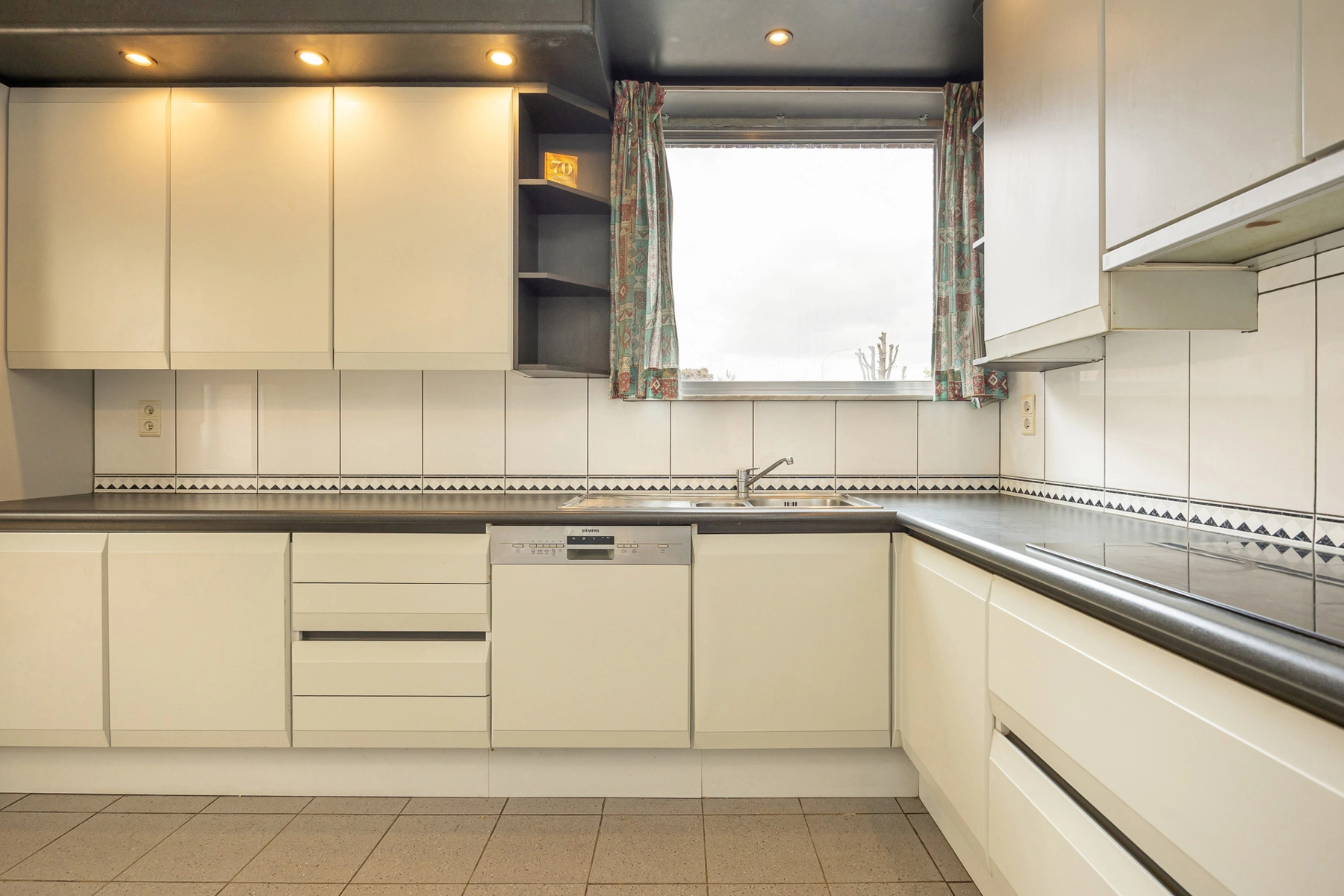 f85db541899d4ae88b61264b5d0bc60b photo