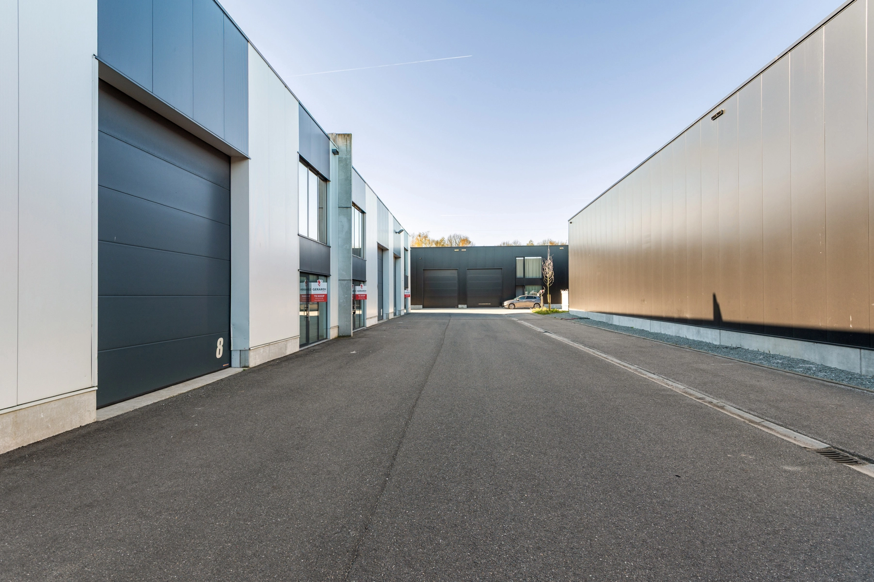 95e3c4c197684a65a19a3acad390b2a8 photo