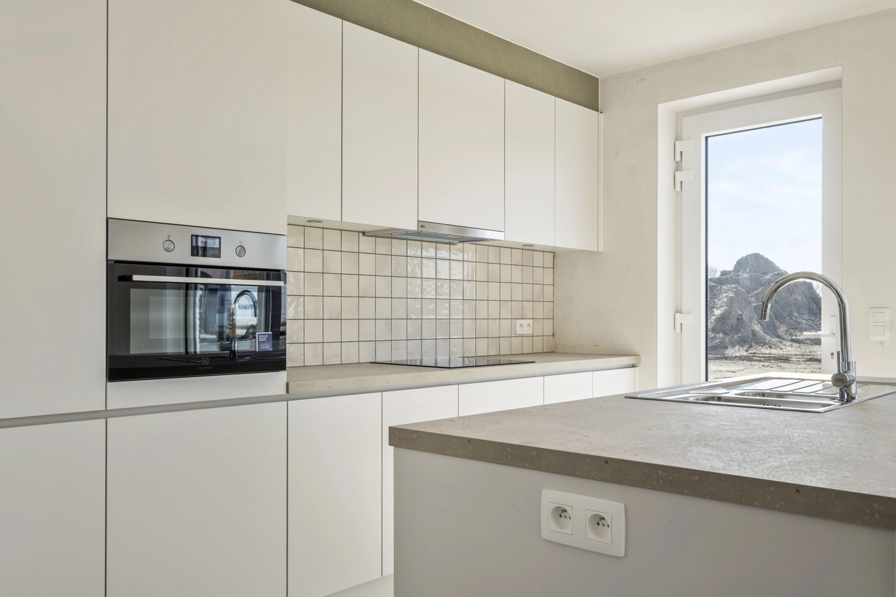 6df38005491e435a8764f195c0d71842 photo