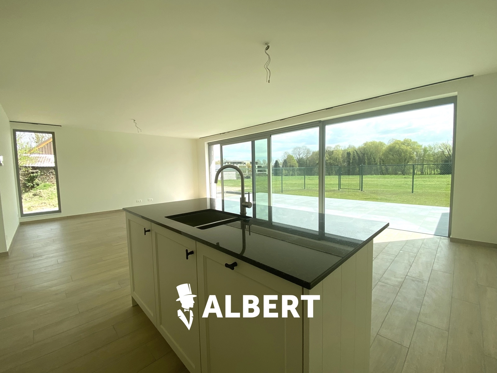 39a608ed7ffd4acfad439f31c3192ac2 photo