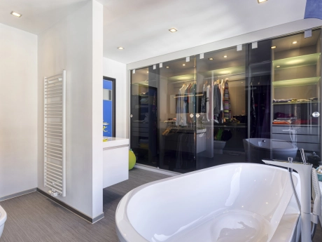 0c4deced77c64dff877efae910a73493 thumbnail