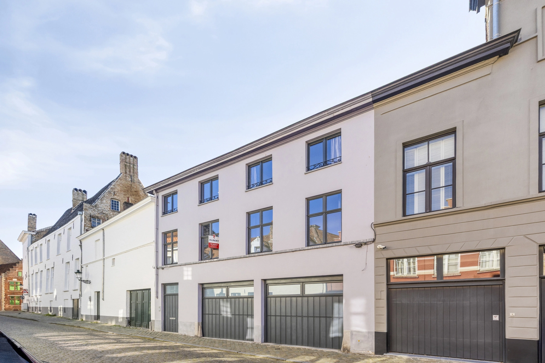 3a7ab02fb08a4b2c937d8b1d8f1bb9df photo