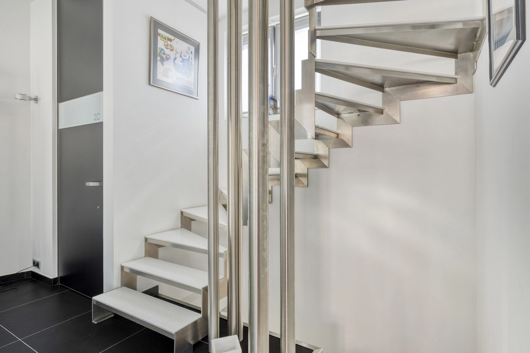 91773a8d407f453b8a9c97322c3a5606 photo