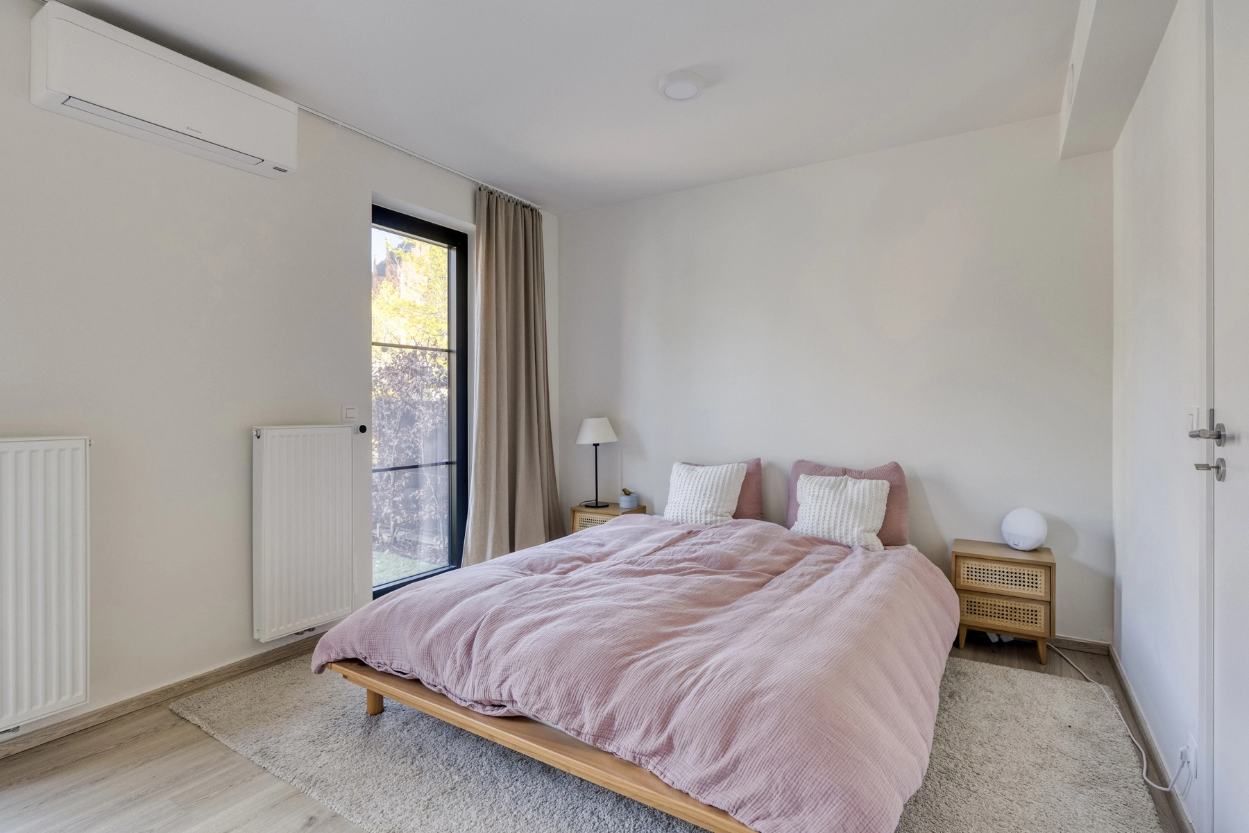 22d4f5a54f1a49feb2a942a74e06f901 photo