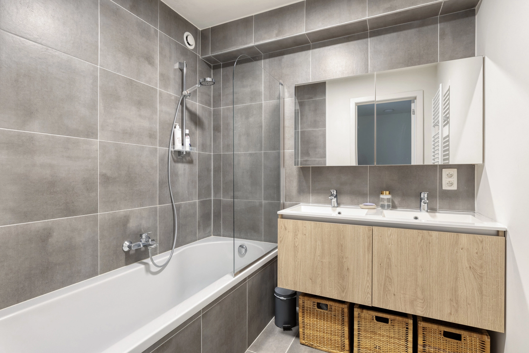 43e86f58daf646248f6f73b7aa8848a4 photo