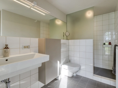 1f4c51bd7503494bb6a94b05c6162f9e thumbnail