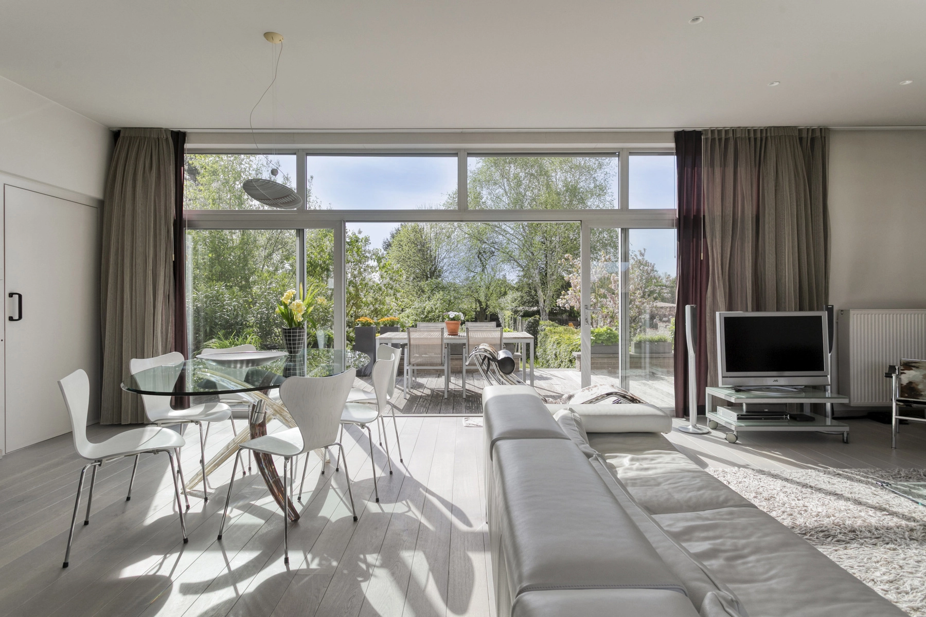 236bbb49516843e989c076c7b4c29b7d photo