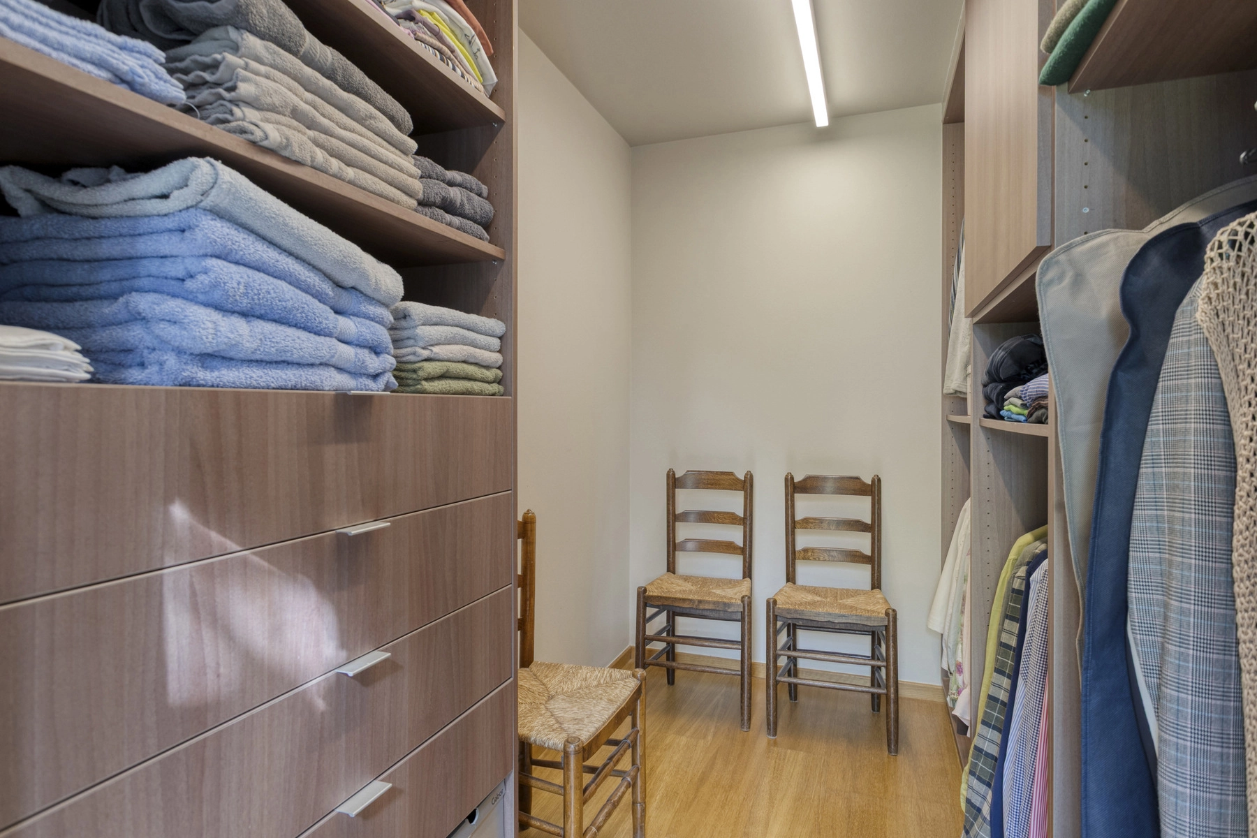 29c2b5370d5545aa970294a3c2d9b6dc photo