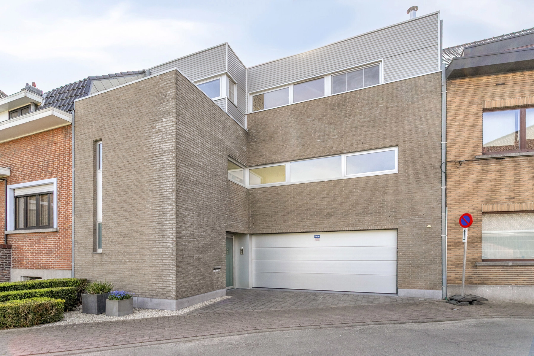 4e3d30bf665e41c891b6f88cc6ddec8b photo