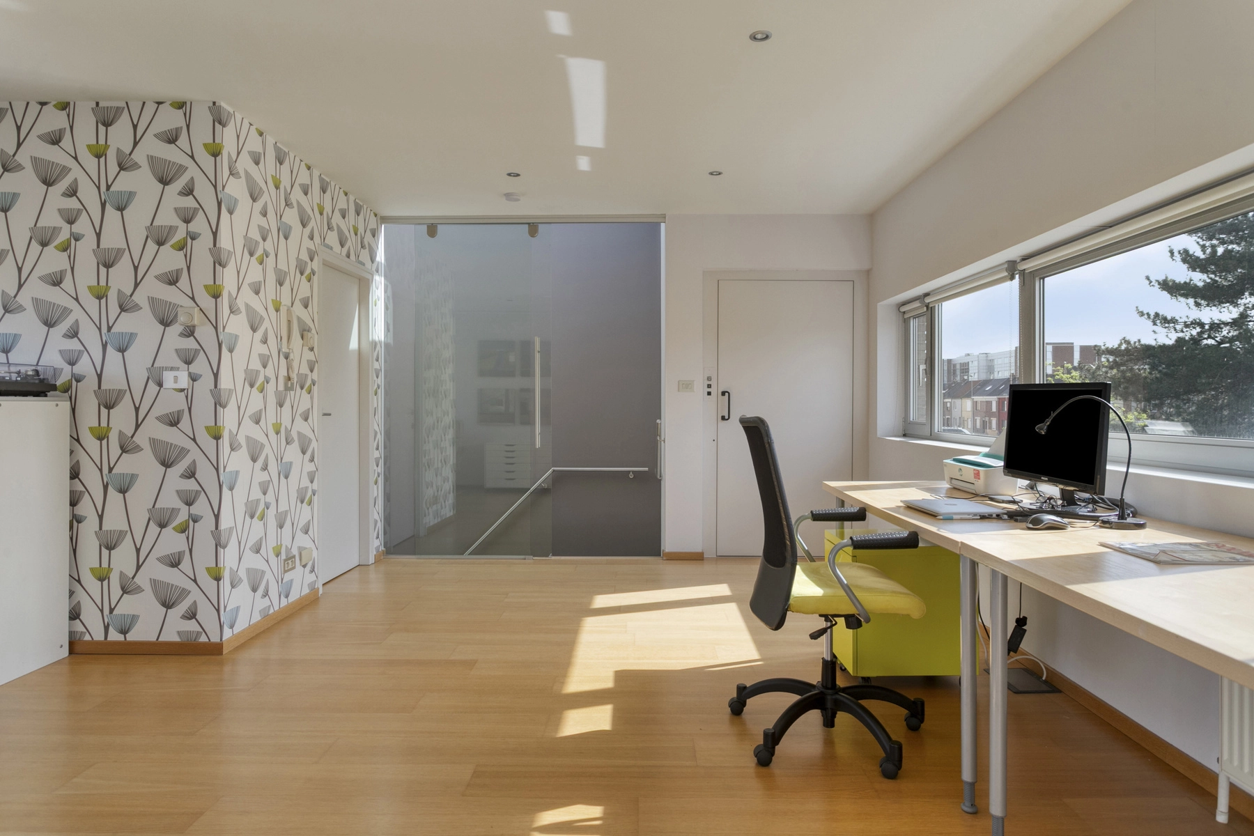 810b1dca1683400fbf57efd1722a5738 photo