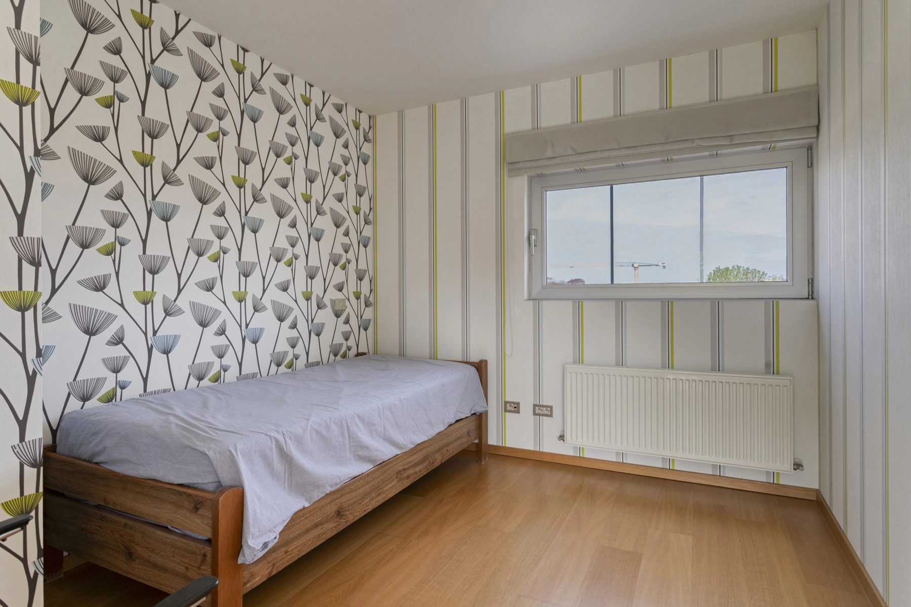 9984feafcc8a496fa94f9b316e5d1422 photo